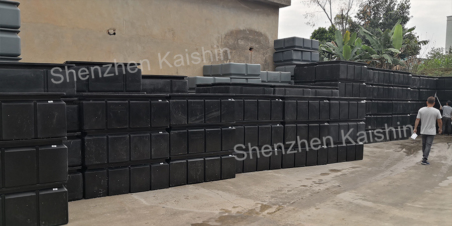 350kgs/M2 Loading Capacity LLDPE Floater For ALuminum Alloy Floating Bridge Dock Construction Marina Floatng Pontoon Use